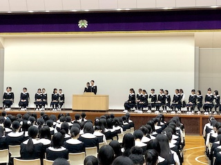 中学、高校の生徒会役員立候補者による立会演説会を行いました