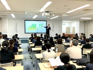 高校受験生向けに「夜の学校説明会」を行いました