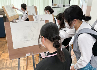 受験生向けデッサン教室の様子をご紹介