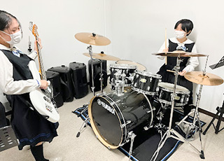 クリスマスライブに向け、演奏する曲を決めています