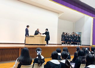 廣瀬理事よりハワイチャリティーバザーの表彰と創造的思考法の講演が行われました