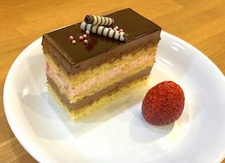 １２/２２（月）〜１２/２５（木）のクリスマス期間に、
３つの限定メニューを提供します。