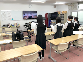 今月は６月１９日の「合唱コンクール」で２曲合唱します。