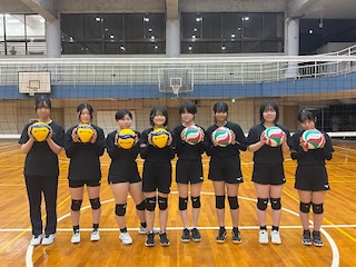 8月1日（土）に行われる夏のオープンスクールで「繋ぐ！〜夏のバレーボール体験会〜」という講座を実施します