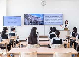 ８月２５日（火）から２８日（金）の期間、各日学校をご見学いただけます。