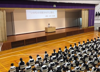 ７/７（火）に犯罪被害者のご家族の方をお招きし、「いのちの大切さを学ぶ教室」を開催いたしました