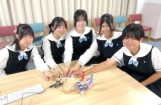 ８月の夏期講習で高校１年生の「ロボティクス実習」の様子をご紹介します！