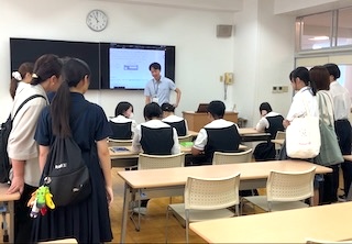 受験生向けに学校見学会を行いました