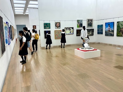 第27回 高校生国際美術展の鑑賞会に行きました